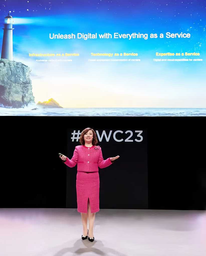 Jacqueline Shi delivering keynote speech at MWC 2023