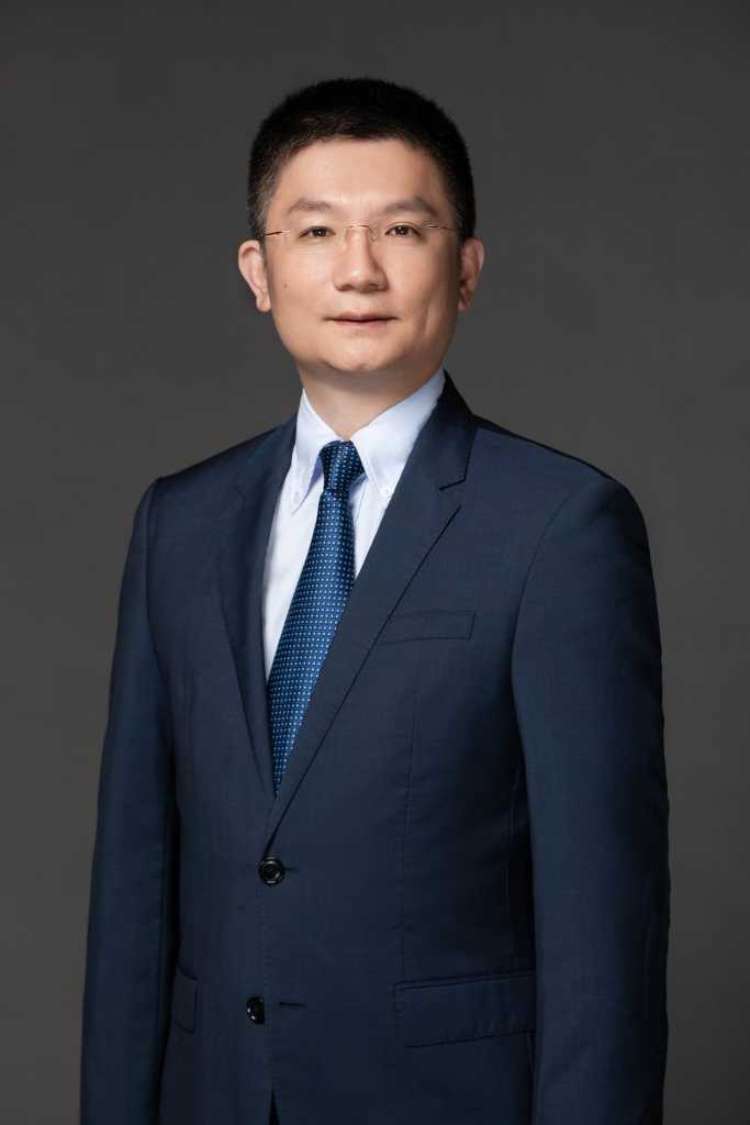 Mr. Chen Zeyu (Gavin Chen), Director of the Optical Product Marketing & Solutions Sales Dept.  Huawei Technologies Co., Ltd. 
