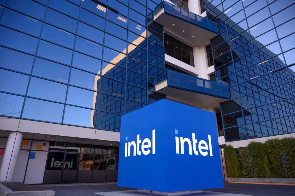 Image: Intel strikes foundry deal with AWS