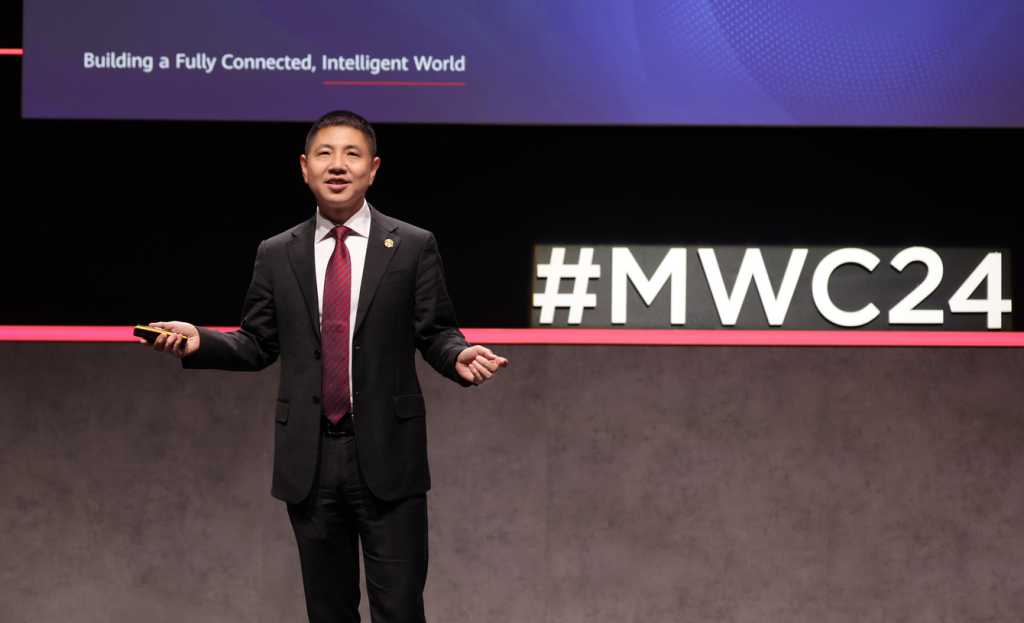 Un dirigeant de Huawei s'exprimant au MWC 2024