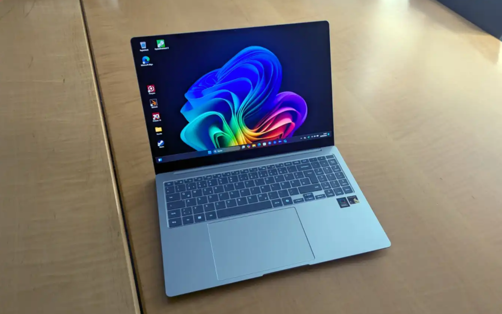 Image: Samsung Galaxy Book4 Edge 16 im Test: Leichter Copilot+ PC mit flotter ARM-CPU