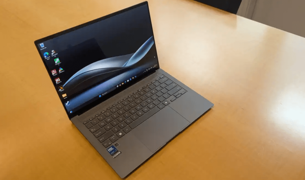 Image: Asus Zenbook S14 UX5406 im Test: Copilot-Plus-Laptop mit Intels 2. Core-Ultra-Generation