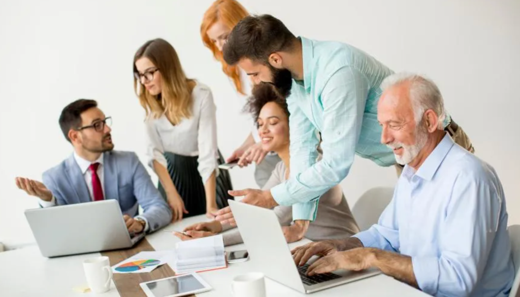 Image: So motivieren Sie Mitarbeiter eines 4-Generationen-Unternehmens