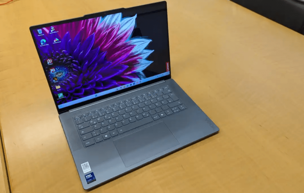Image: Lenovo Yoga Slim 7 15ILL9 im Test: Copilot-Plus-PC mit KI-Spezial-Funktionen