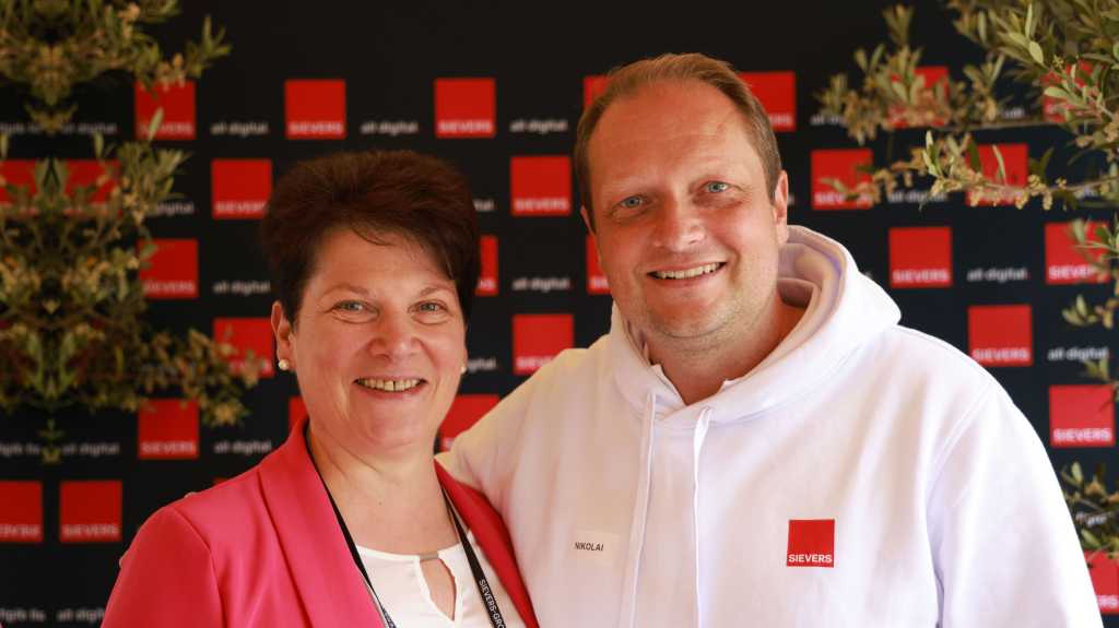 Sievers World Summer Edition 2024: Maria Kornhoff (ChannelPartner) mit Nikolai Wiesehahn (Sievers Group)