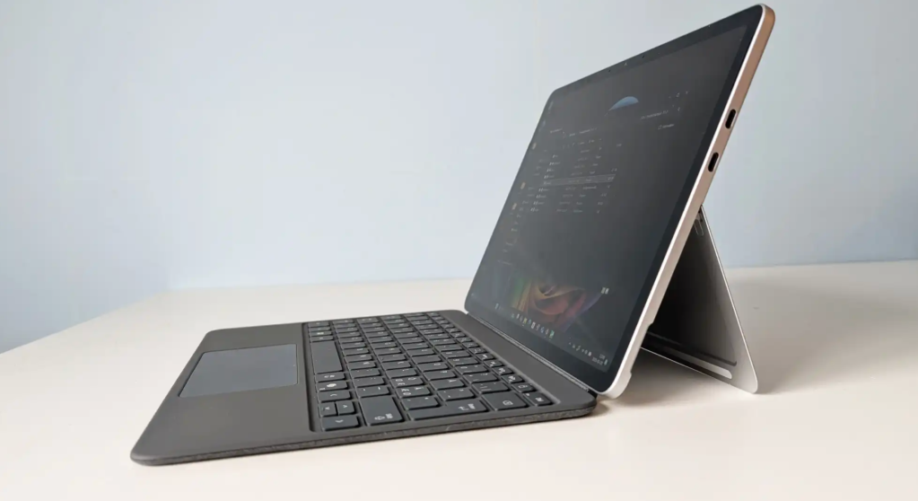 Image: Surface Pro (2025) im Test: Microsoft verbessert seinen 2-in-1-Laptop an den richtigen Stellen