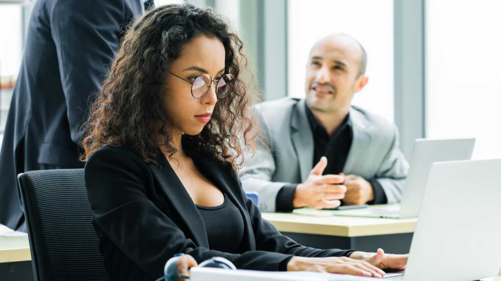 Image: KI empfiehlt Frauen systematisch niedrigere GehÃ¤lter