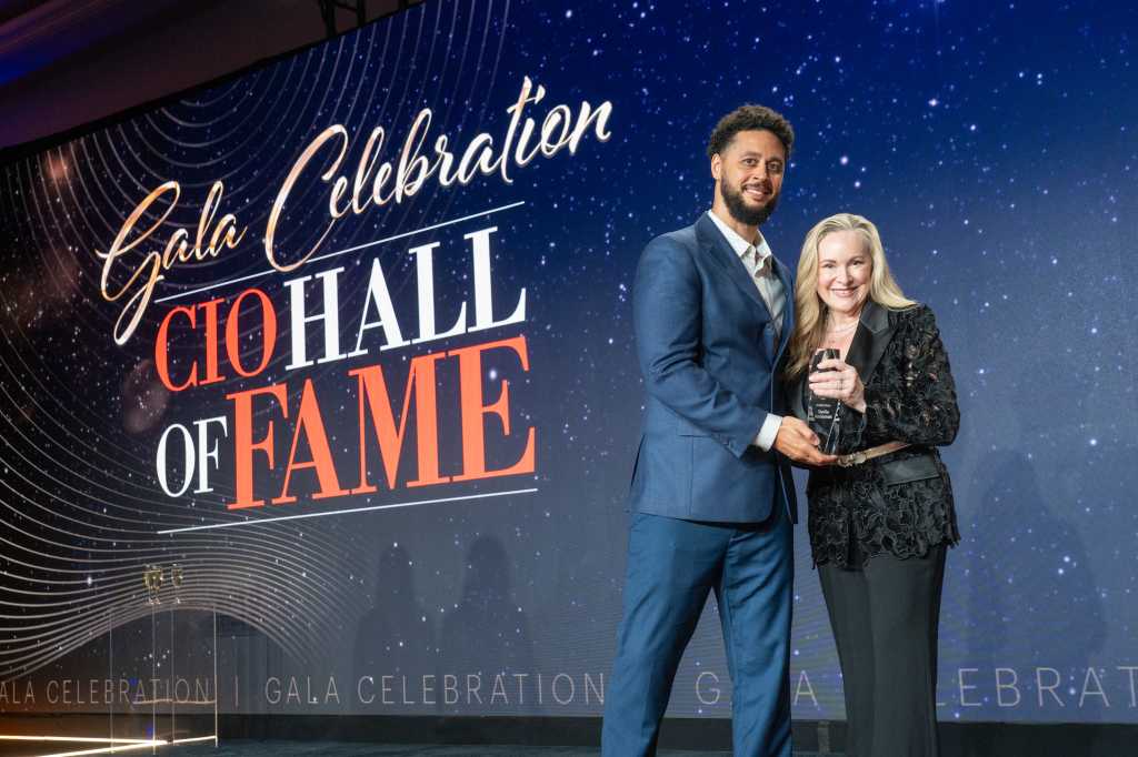 Shelia Anderson receiving CIO Hall of Fame award