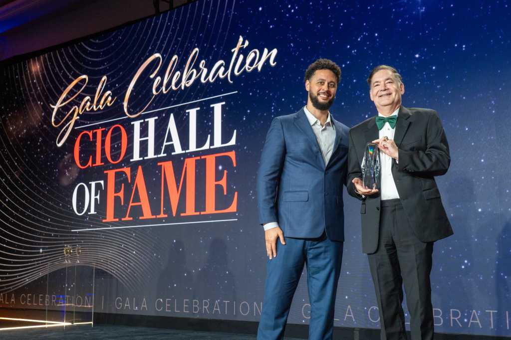 Curt Carver receiving the CIO Hall of Fame award