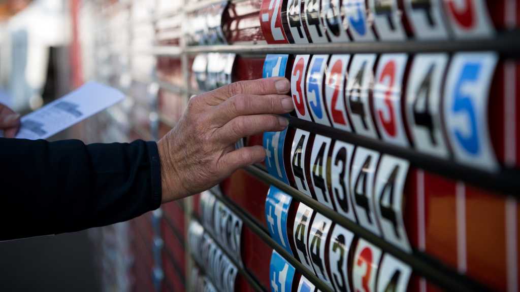 Leaderboard Hand 16z9