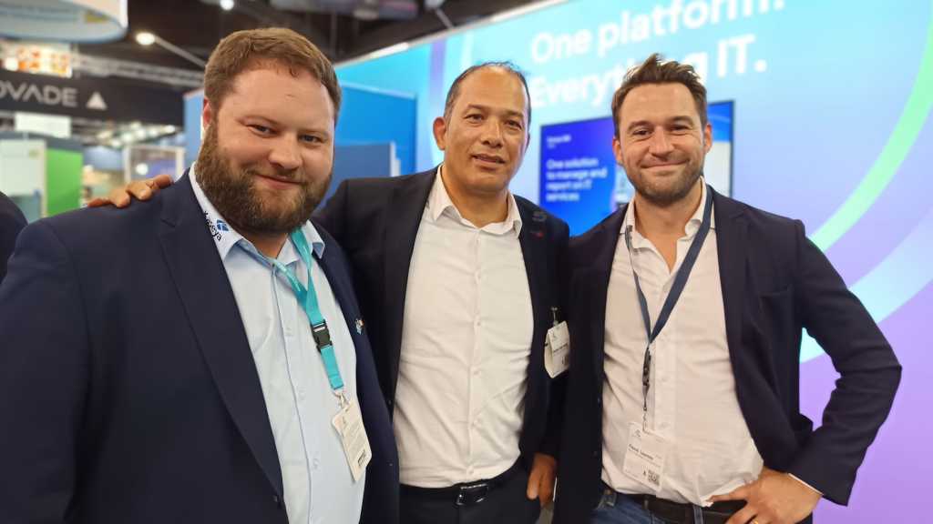 Kaseya-Mitarbeiter Dennis Stomberg, Michael Hon-Mong und Pascal Lourens auf der it-sa 2025.