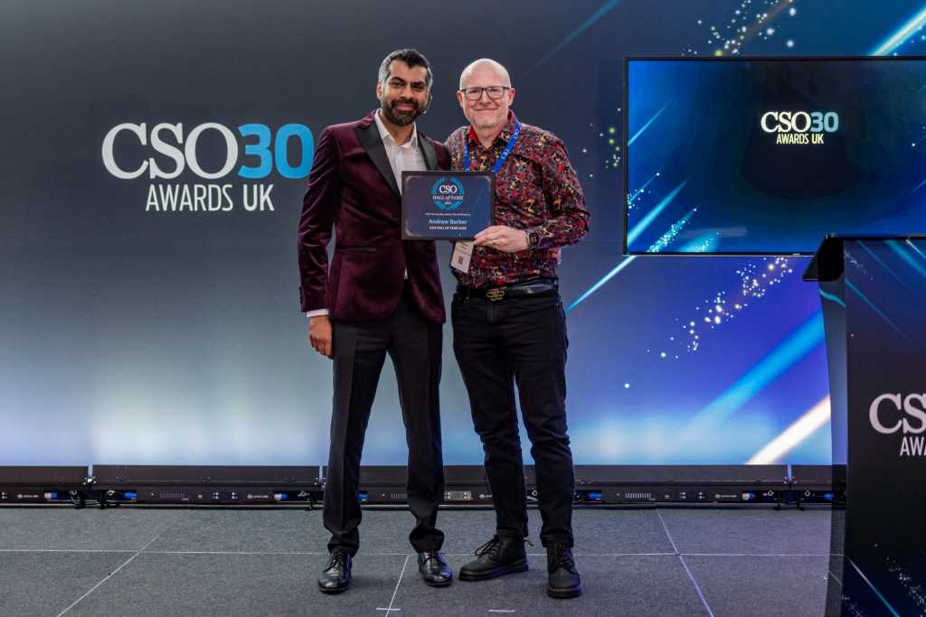 Andrew Barber, Head of Apps and Devices, Surrey and Sussex Police receives UK CSO Hall of Fame award