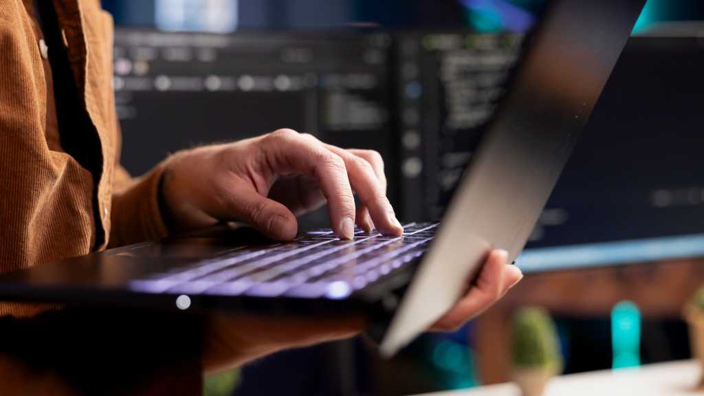 Laptop Work Close 16z9